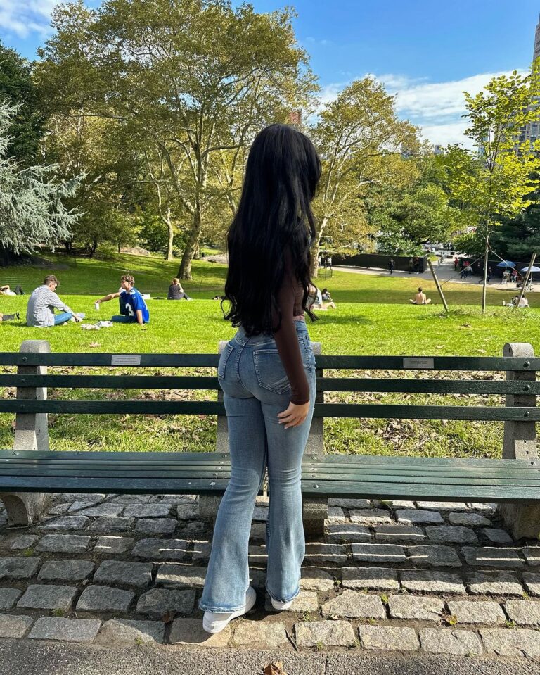 Vanessa Reinhardt Flaunts Her Figure In A Park While Dressed In Streetwear